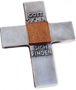 Kreuz mit der Aufschrift Gott suchen - sich finden