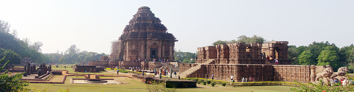 https://upload.wikimedia.org/wikipedia/commons/thumb/6/60/Konark_Temple_Panorama2.jpg/1200px-Konark_Temple_Panorama2.jpg